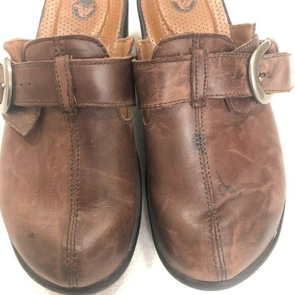 Crocs Brown Leather Slides Clogs‎ Size 8 Y2K Cottagecore Gorpcore Comfort - Picture 2 of 7
